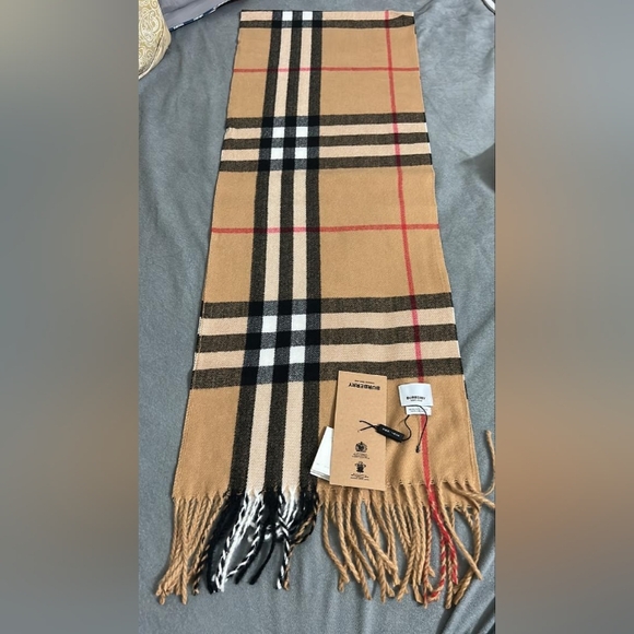 Burberry Scarf - Picture 2 of 3